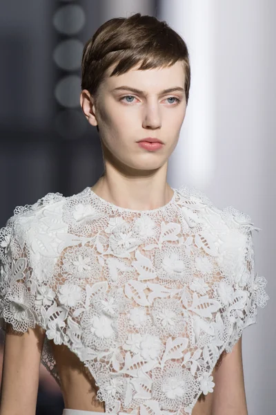 Look 12